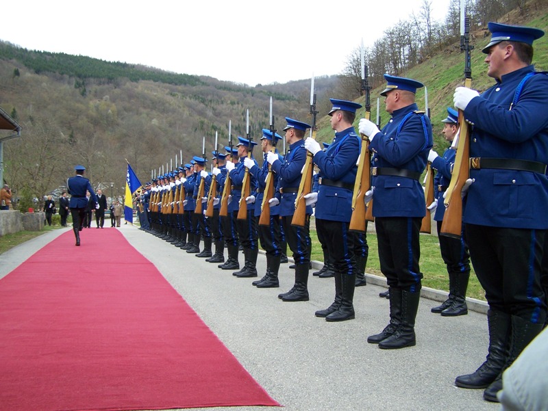 Pripadnicima Armije Republike Bosne I Hercegovine Upu Ujemo Iskrene