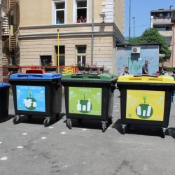 Goraždanskim školama isporučeni zeleni otoci za selektivno odlaganje otpada