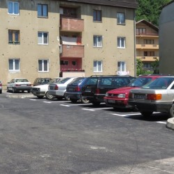 Uređen parking prostor ispred kantonalnih institucija u Goraždu