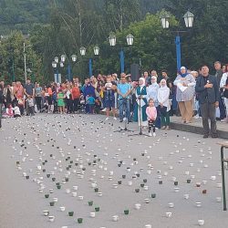 Građani Goražda i Ustikoline poredali 8.372 fildžana u znak sjećanja na genocid u Srebrenici