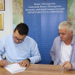 Potpisan ugovor o korištenju sredstava za izmirenje obaveza po osnovu poreza i doprinosa uposlenika Turističke zajednice
