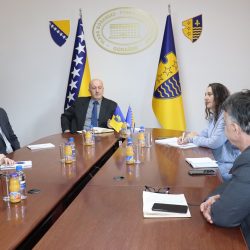 Organizovan sastanak premijera Edina Ćulova s predstavnicima USAID-a