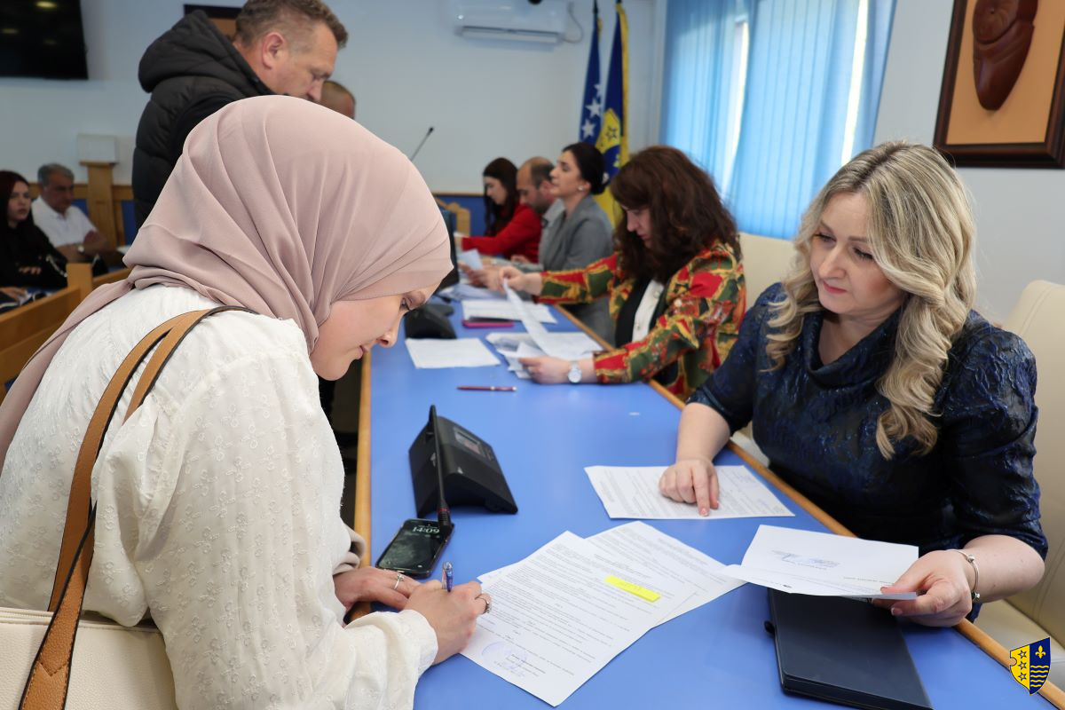 Potpisani ugovori o dodjeli studentskih stipendija redovnim studentima prvog i drugog ciklusa za studijsku 2024/2025. godinu