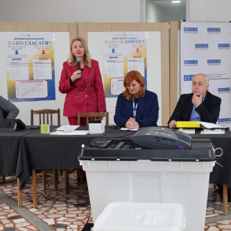 Upriličena simulacija izbornog dana i prezentacija novih izbornih tehnologija za srednjoškolce u Goraždu