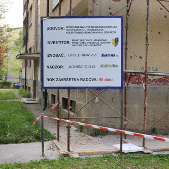 Zvanično započeli radovi na rekonstrukciji i utopljavanju deset stambenih objekata u centralnim gradskim ulicama Maršala Tita i Jusufa Duhovića.